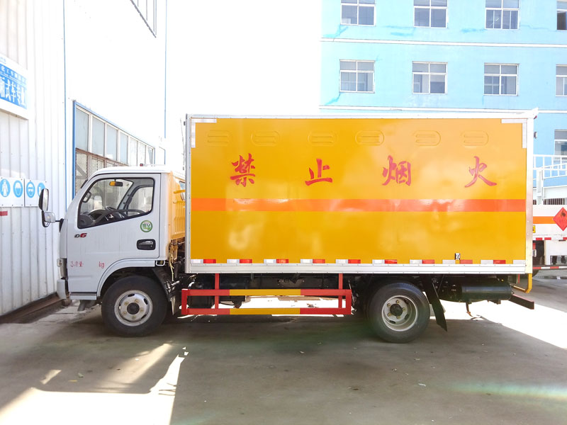 東風(藍牌)爆破器材車