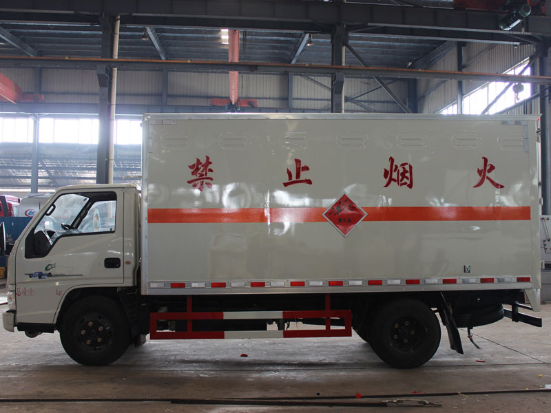 江鈴4米2(藍牌)雜項危險品廂式車